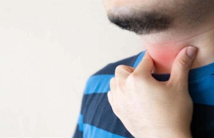 بعد جراحة دقيقة في أحباله الصوتية.. الفنان المعروف يكشف عن وضعه الصحي