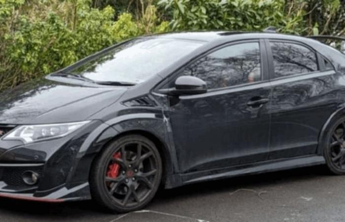 قصة غريبة.. رجل يشتري سيارته المسروقة