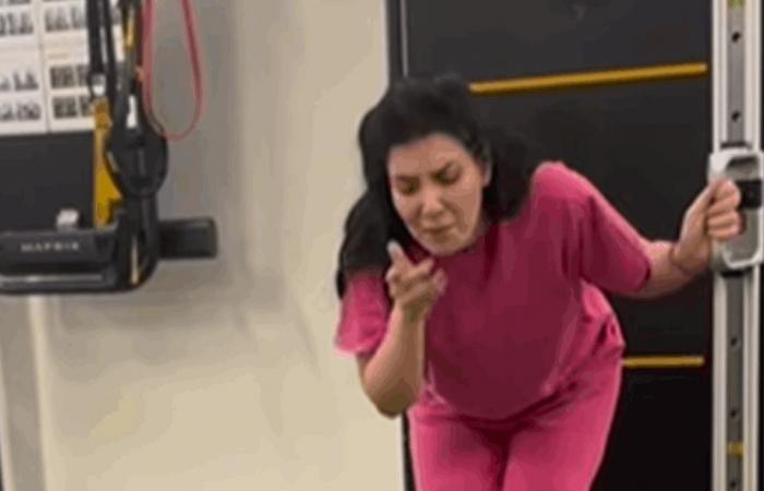 لحظات صعبة.. فنانة تنهار باكية وتتحدث عن وضعها الصحي