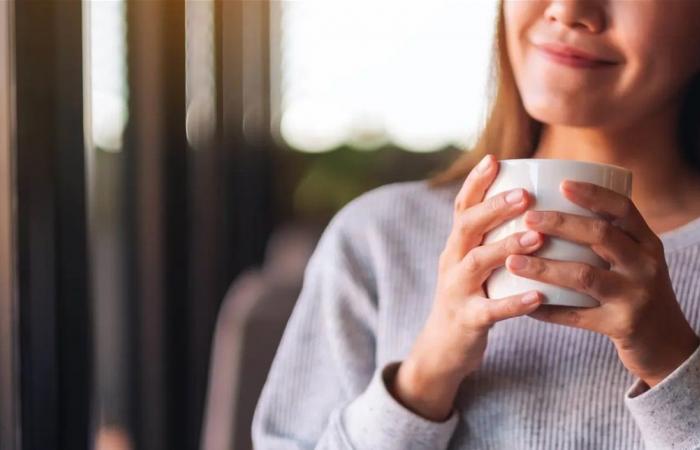 مشروب يومي قد يحميك من الشيخوخة المبكرة... تعرّف إليه