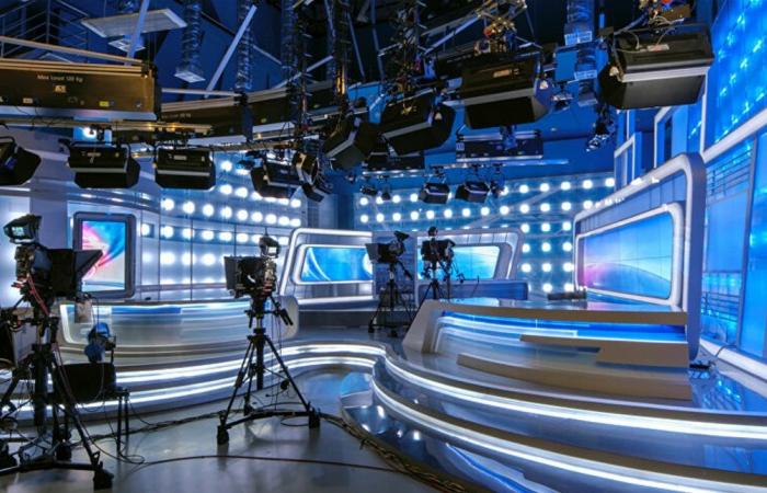 ممثلة وعارضة أزياء تنفعل على مُقدّم برامج لبنانيّ... إليكم ما حصل بالفيديو