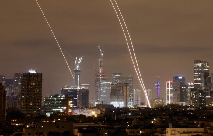 رئيس أركان إيران يدعو سكان تل أبيب وحيفا للمغادرة