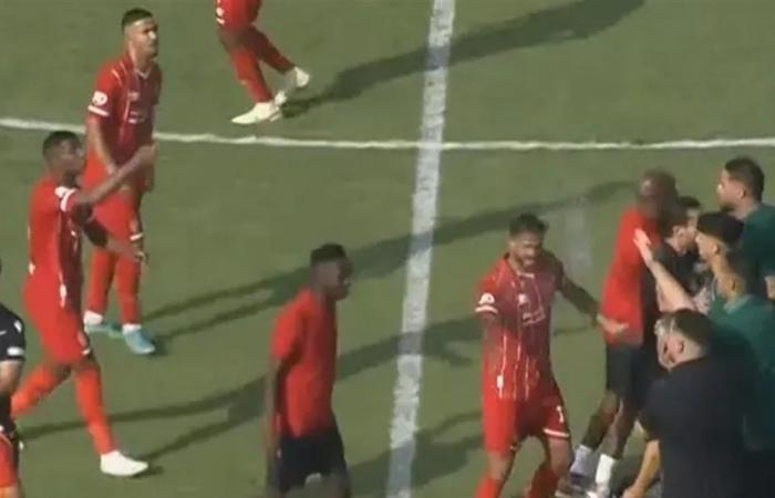 إحراق حافلة وإصابة حكم... مباراة كرة قدم تحوّلت إلى أعمال شغب غير مسبوقة