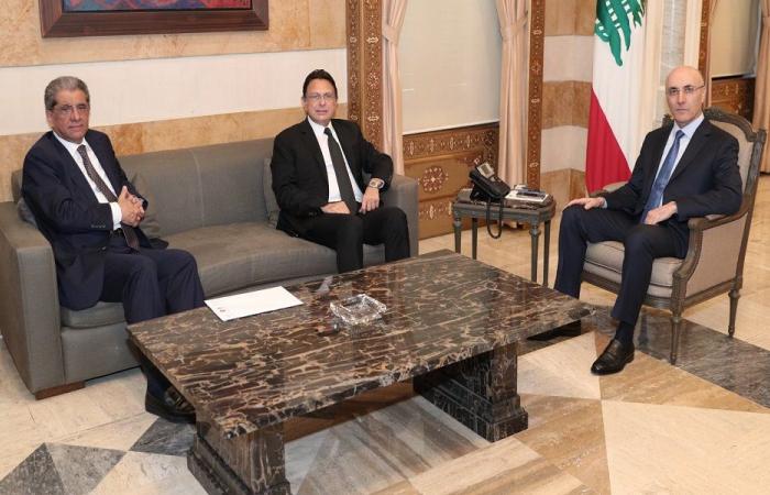 لقاء في “الداخلية” بحث الأمن في المعاملتين