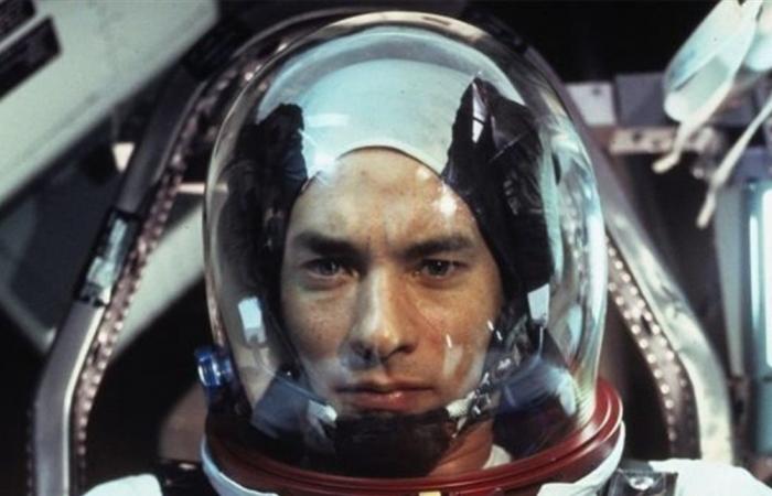 جسّد شخصيته في "أبولو 13".. توم هانكس ينعى رائد الفضاء جيم لوفيل