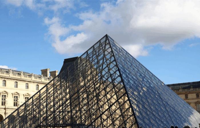 أحدهم حاول الهروب إلى دولة عربية.. اعتقال مشتبه بهم في سرقة متحف اللوفر