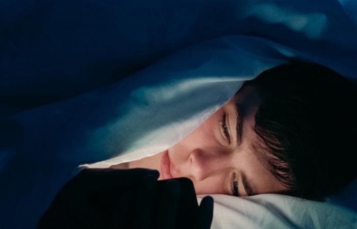 أزمة نوم لدى جيل Z.. الخبراء يحذرون من آثار نفسية خطيرة!