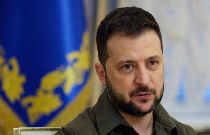 زيلينسكي يخطط لفرض عقوبات على الأوكرانيين العاملين في روسيا