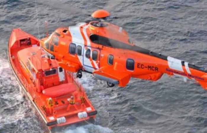 موجة عملاقة تبتلع مسبحاً طبيعياً!