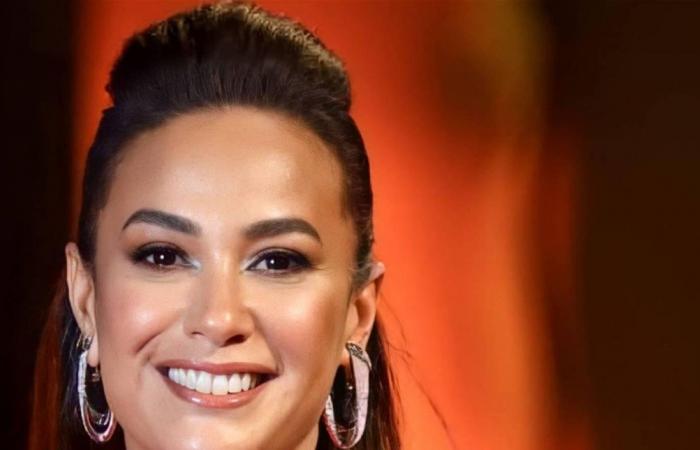 هند صبري: فخورة لمنحي جائزة الراحل عمر الشريف