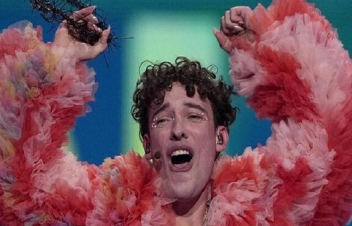 الفائز بسويسرا في "يوروفيجن 2024" يعيد جائزته احتجاجًا على مشاركة إسرائيل