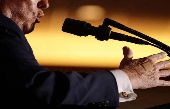 ما القصة وراء “ضمادة ترامب”؟