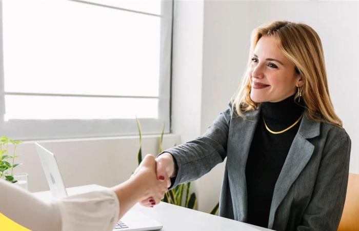 كيف تؤثّر الابتسامة على نجاح المقابلات التقنية؟