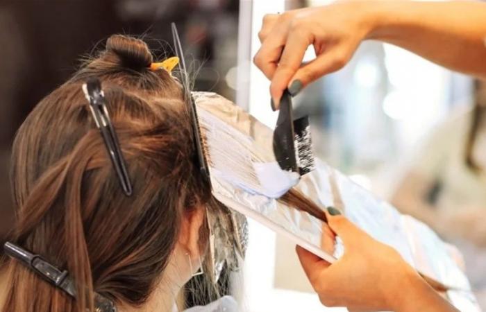 هل تسبب صبغة الشعر السرطان والعقم؟