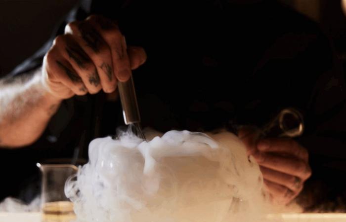 شيف شهير مزّق معدة زبون بمشروبه (فيديو)