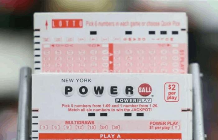 في ليلة الميلاد.. فاز بالمليار