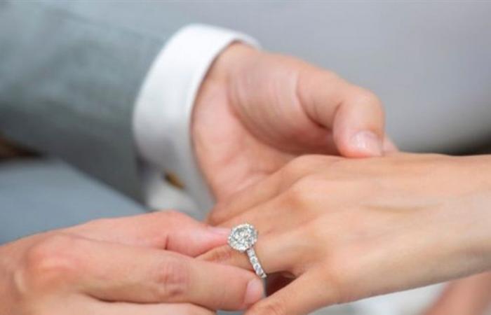 في عيد الميلاد إعلاميّ "الجديد" يُعلن عن خطوبته... وهذه حبيبته (صور)