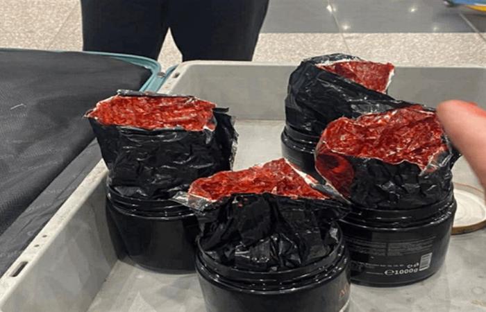 في مطار عربي.. هكذا حاول 4 ركاب تهريب كمية كبيرة من المخدرات