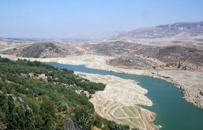 فتح مجرى نهر الغزيل بعد انسداده بالنفايات