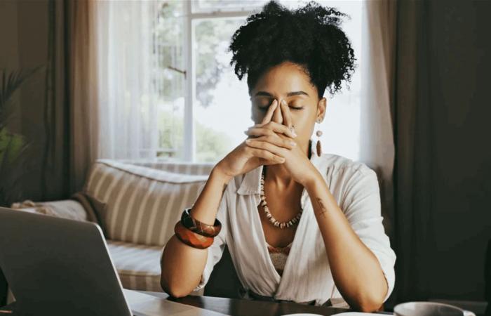 ضغط نهاية السنة.. كيف تهدّئ توتر العمل في موسم الأعياد؟