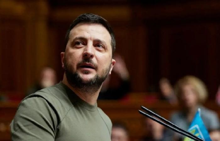 زيلينسكي: رفع الأحكام العرفية مرتبط بنهاية الحرب