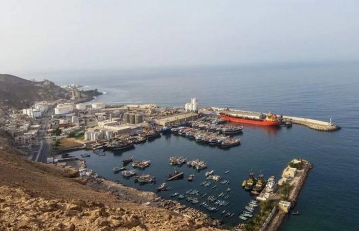 “التحالف” يطلب إخلاء ميناء المكلا اليمني