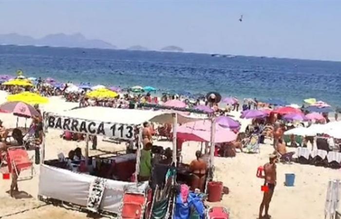 حالة من الذعر... فيديو يُوثّق لحظة سقوط طائرة في البحر