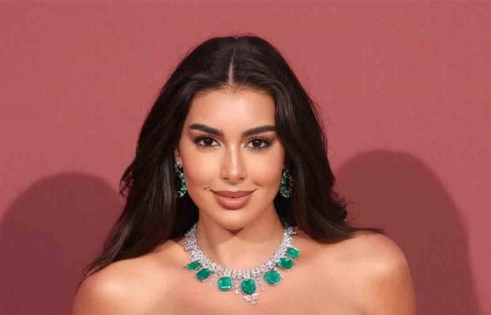 أطلت داخل حوض السباحة.. ياسمين صبري تُثير الجدل (فيديو)