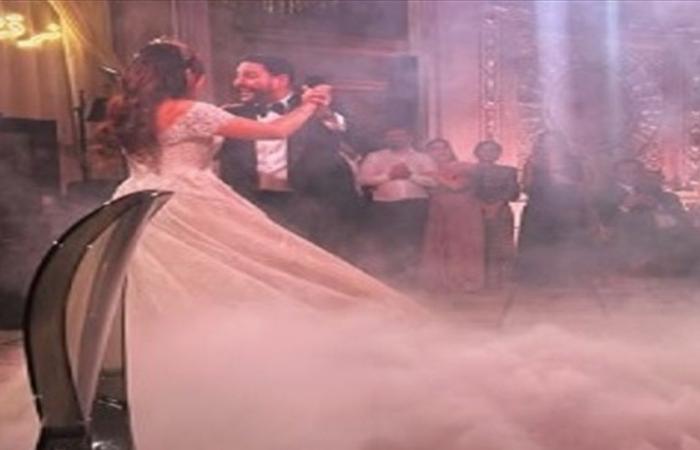 بعد زواجها مدنيّاً في الإمارات... فنانة لبنانيّة تزوّجت كنسيّاً وهذه هويّة عريسها الفنان العربيّ