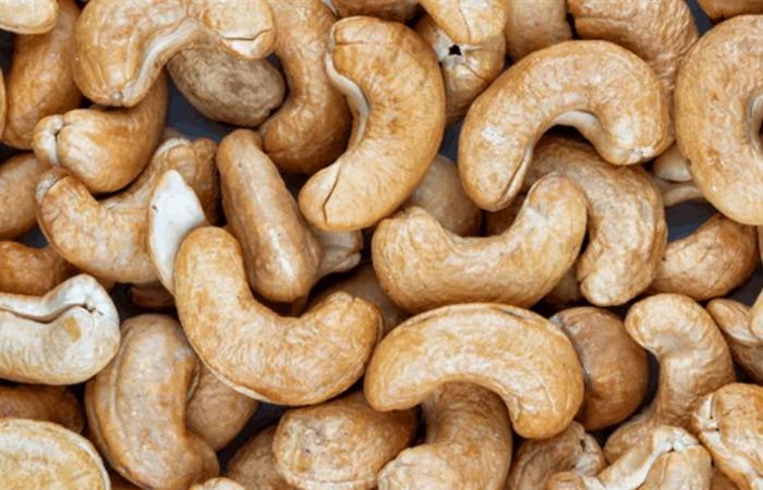 الكاجو النيء أم المحمّص.. أيهما أغنى بالحديد والسيلينيوم؟