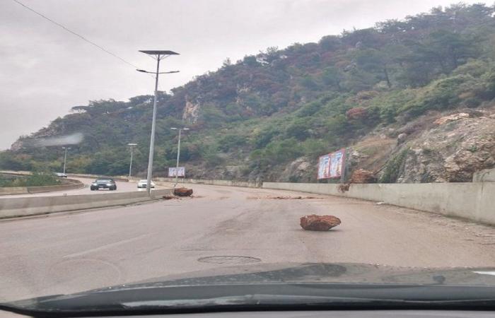 سقوط صخور على أوتوستراد المتن السريع