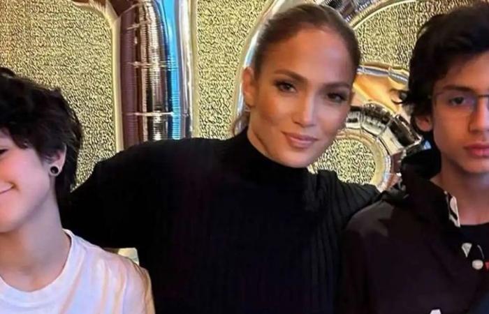 جينيفر لوبيز: أولوية توأمي وجودي كأم قبل الشهرة