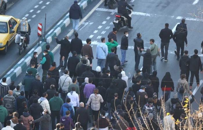 الاحتجاجات تهزّ إيران والنظام أمام اختبار مصيري