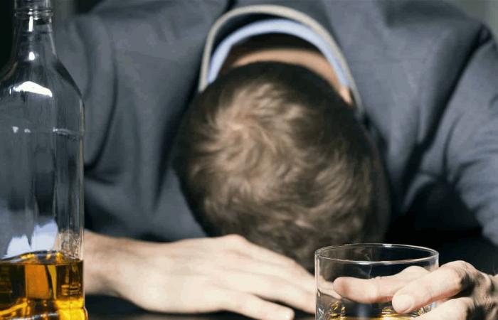 ماذا يحدث لجسمك عندما تتوقف عن شرب الكحول؟