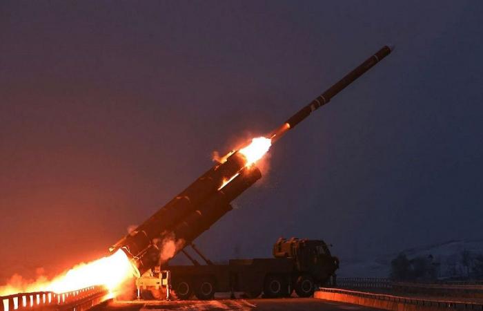 كوريا الشمالية تطلق صاروخا باليستيا باتجاه بحر اليابان