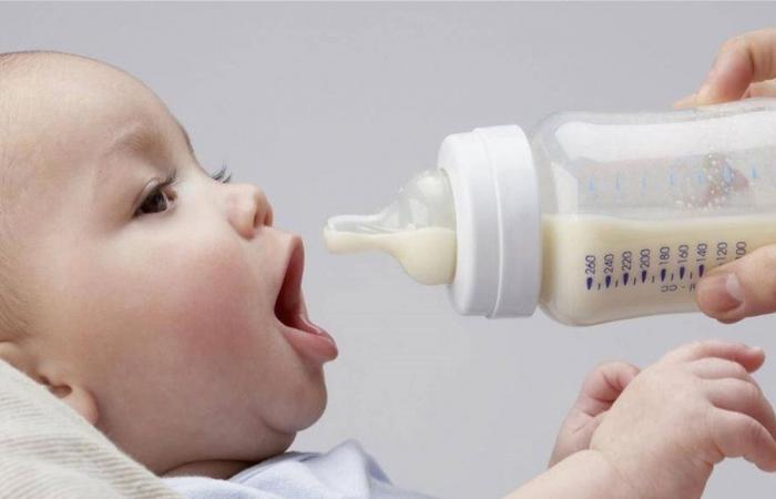 تحذير عاجل... سحب منتج حليب أطفال لشركة شهيرة من الأسواق