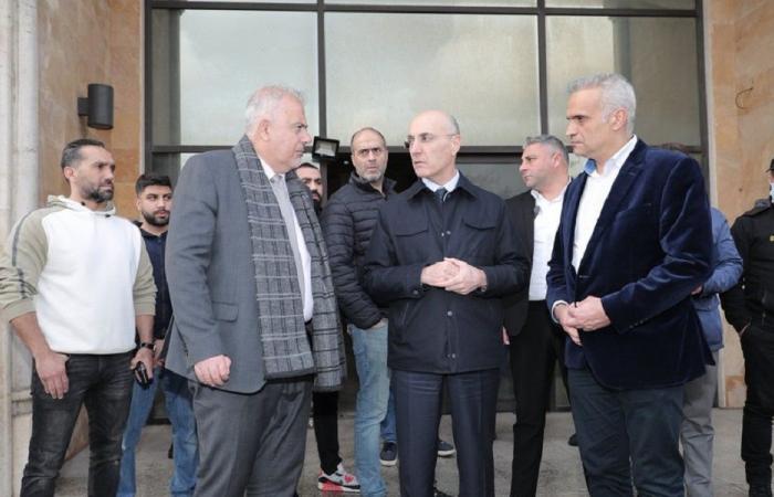 الحجار يزور هيئة السير وغرفة التحكم المروري