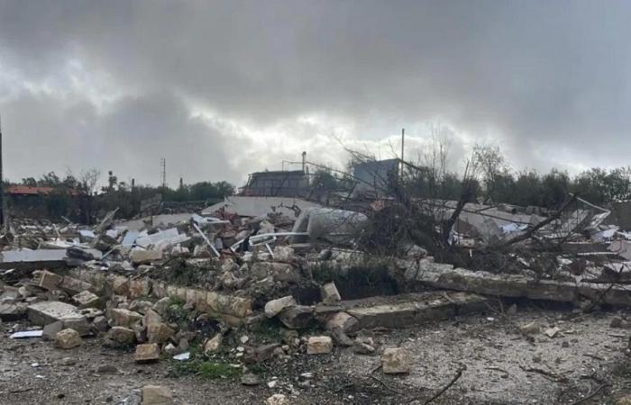 في الجنوب: تفجير مبنى وقذيفة حارقة!