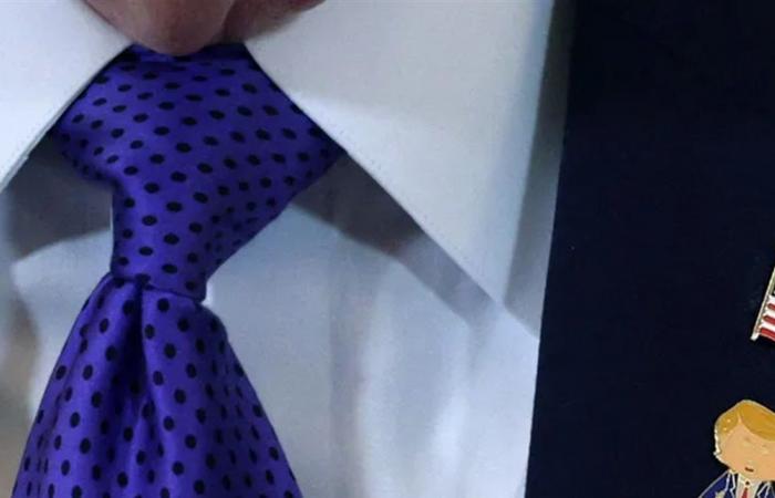 دبوس "Happy Trump" يخطف الأضواء داخل البيت الأبيض