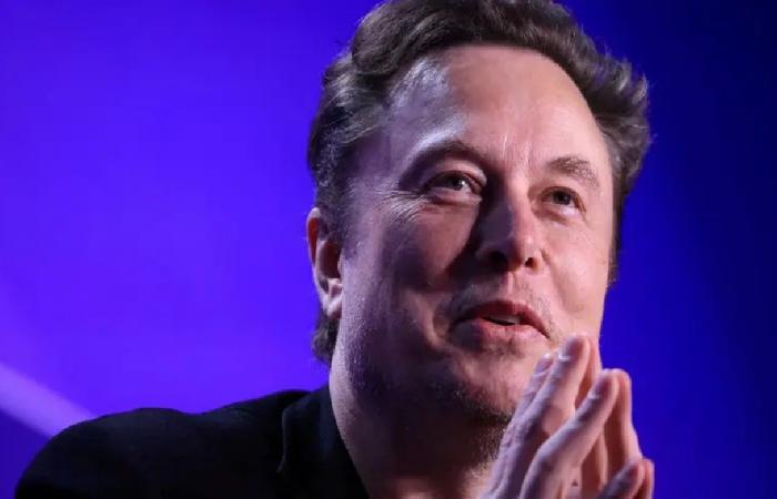 ماسك: بريطانيا باتت جزيرة سجن ودولة فاشية