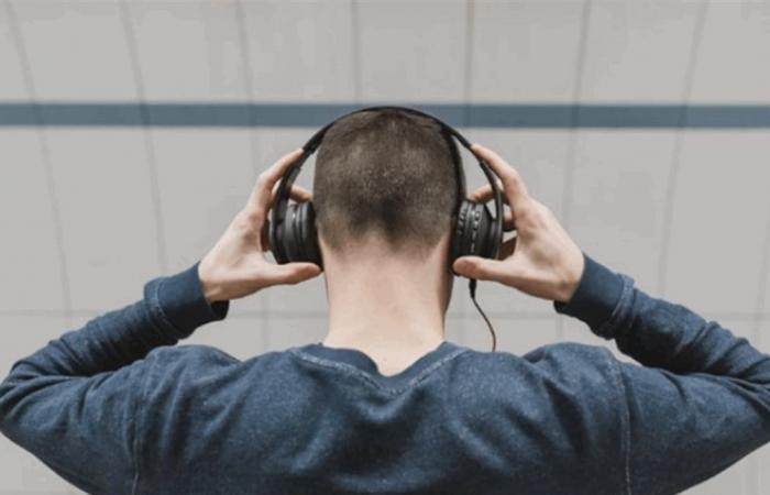 دراسات تحذّر: الإفراط في استخدام سماعات الرأس قد يؤدي إلى فقدان السمع