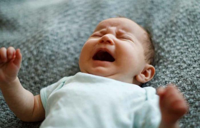 ألقى ابنته على التلفاز… محكمة بريطانية تحكم عليه بالسجن 35 عاما