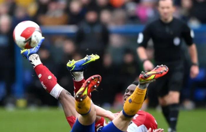 بسبب تصرفات "غير لائقة"... الإتحاد الإنكليزي يوقف لاعبا عن المباريات