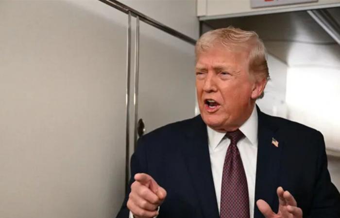 بألفاظ بذيئة.. ترامب يرد على رجل غاضب