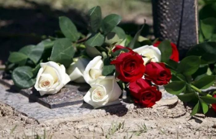 حادثة مؤسفة.. امرأة تختنق بقطعة تفاح أمام ابنتها!