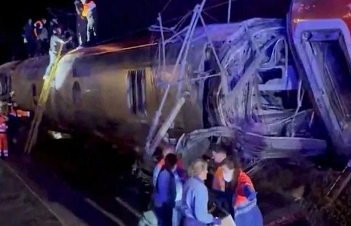 وزير النقل الإسباني: حصيلة تصادم القطارين “غير نهائية”