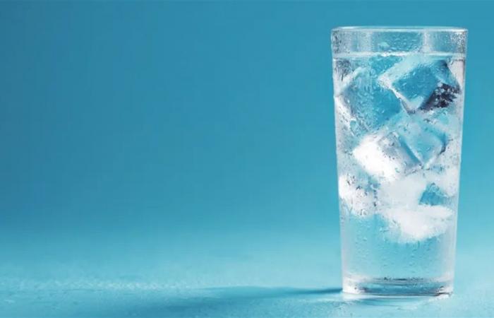 كيف يحرق الجسم 8 سعرات حرارية مقابل كل كوب ماء بارد؟