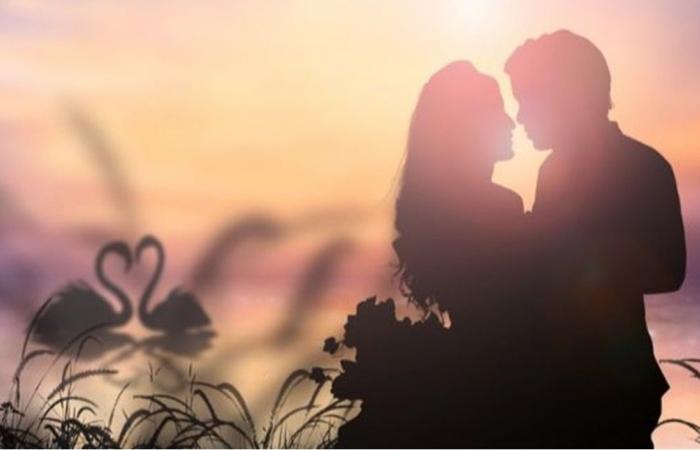 بعد إنفصاله عن زوجته... ممثل عالميّ يعيش قصّة حبّ مع مُخرجة تصغره بـ25 عاماً