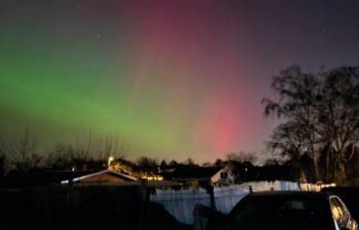 أقوى عاصفة شمسية ضربت الأرض.. شاهدوا بالصور كيف تحوّلت السماء إلى الأحمر