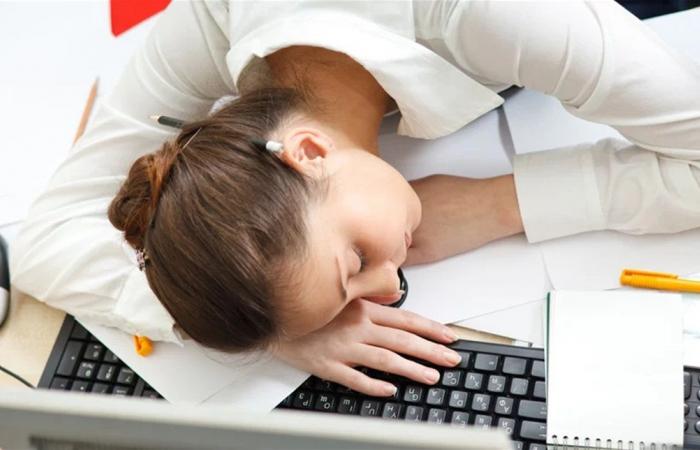 12 سبباً قد يفسر شعورك بالتعب الدائم ونقص الطاقة